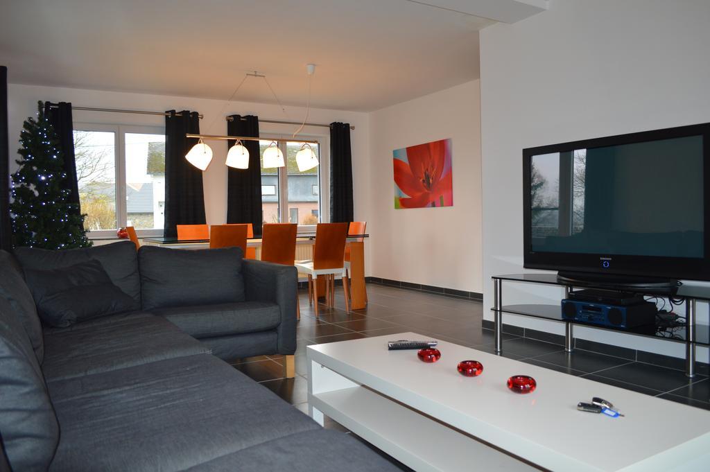 Sixine House Villa Ovifat Room photo